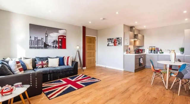 Spacious and Immaculate London-themed home with balcony for you!