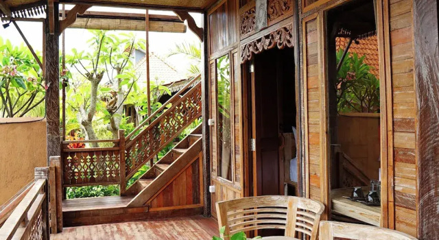 2 makuuhuonetta Villa parvekkeella Nauna Villa Bali