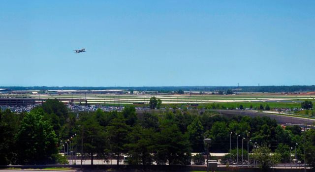 Полулюкс Renaissance Atlanta Airport Gateway Hotel