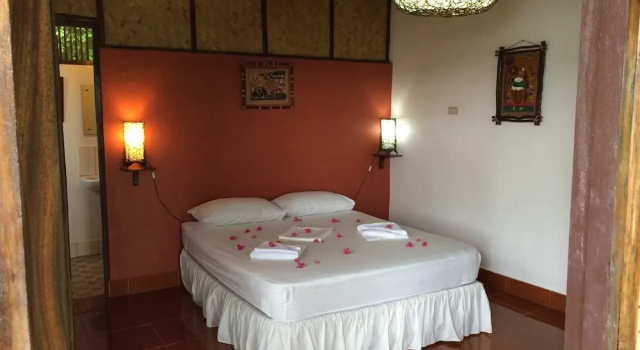 Коттедж с балконом и с видом на океан Discovery Island Resort