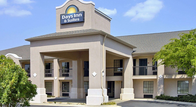 Days Inn & Suites by Wyndham Fort Valley, Boek Hotel Hotels in Georgia met parkeren, Parkeren