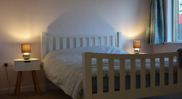 2 Bedroom Newly Refurbished Flat In The Heart of Bow, Забронировать Отель Отели Англии 3 звезды, 3*