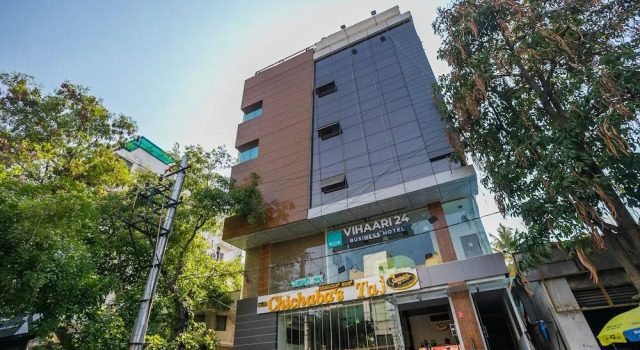 Capital O 36137 Vihaari 24 Business Hotel, Rezervovat Hotel Hotely v Bangalore s parkováním, Parkování