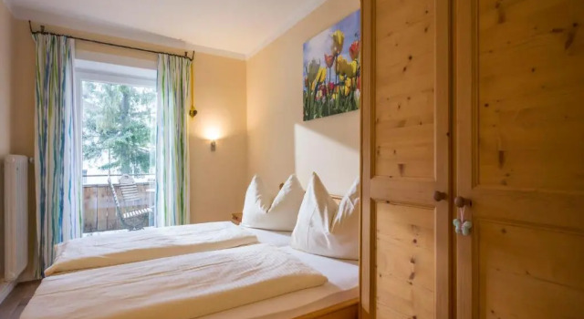 Familienurlaub mit Baden & Berge, FeWo 2, Rezerwuj Hotel Hotele w Kufstein z parkingiem, Parking