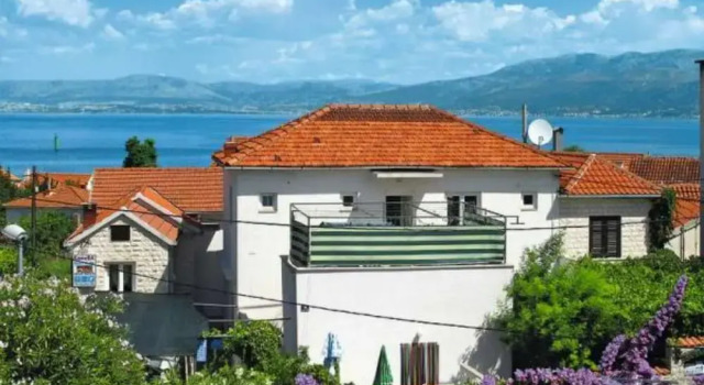 Апартаменты Apartments K Supetar