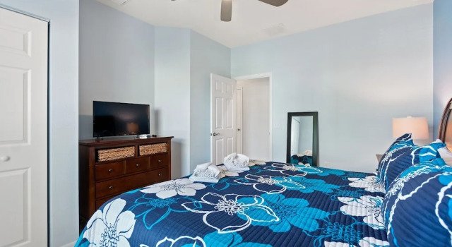 Magic Hideaway @ Lucaya Resort, Sleeps 8 3 Bedroom Townhouse, Book Hotel Hoteller i Four Corners med pool, Swimmingpool