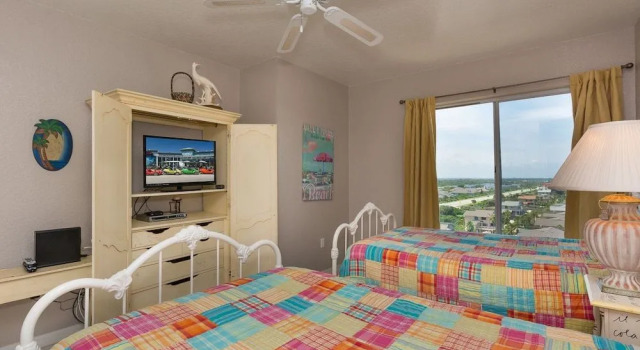 SR701 Surf & Racquet by RedAwning, Забронировать Апартаменты/квартира Нью-Смирна-Бич Daytona Beach Area, рядом с Епископальная церковь Св. Петра-рыбака