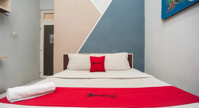 RedDoorz near Binus Anggrek 2, Book Hotel Palmerah Jakarta, near Binus University
