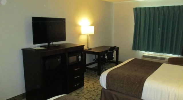 Четырёхместный семейный номер Standard SureStay Plus Hotel by Best Western Bettendorf