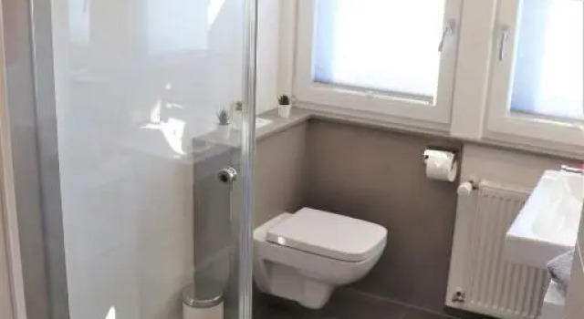 Wohnung #6 mit Balkon in ruhiger aber zentrale Lage - Stadtbus vor der Tür!, Varaa Huoneisto Hotellit Baijeri pysäköinnillä, Pysäköinti
