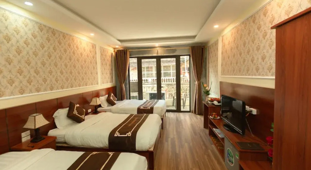 Трёхместный номер Superior с балконом Sapa Unique Hotel