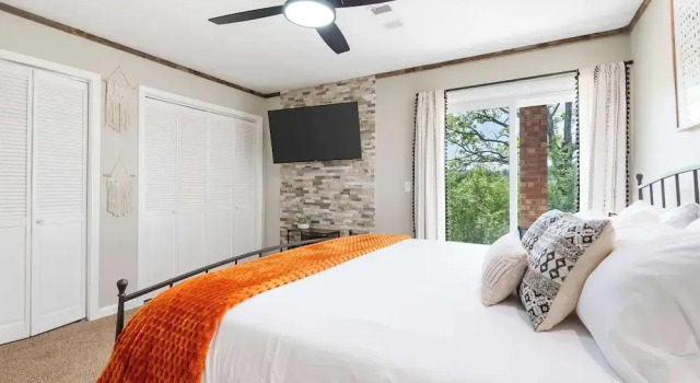 Stone Creek Retreat 2 BR Home!, Забронировать Апартаменты/квартира Отели Table Rock Lake с парковкой, Парковка