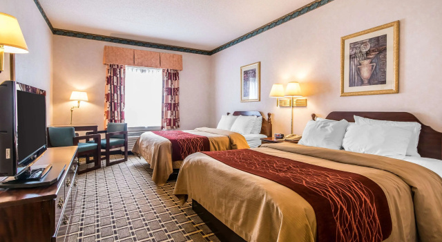 Четырёхместный номер Standard Quality Inn & Suites Evansville North