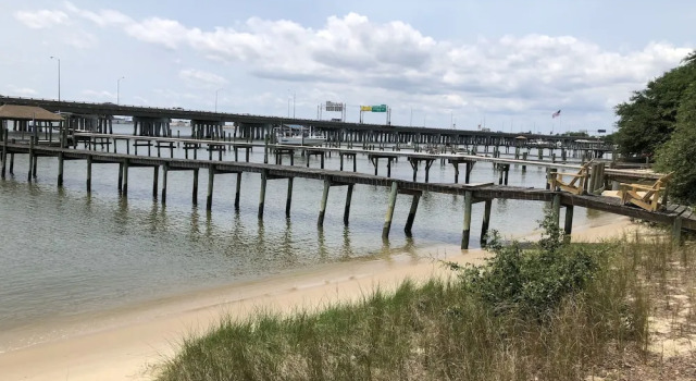 Коттедж Harbor Delight On The Bay - Private Sandy Beach! 4 Bedroom Home by RedAwning