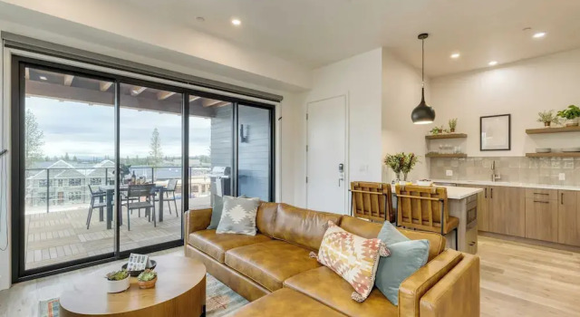 Коттедж 2 Units Minutes to Old Bend, Deck + Hot Tub 1204 Skyline Ranch by Avantstay