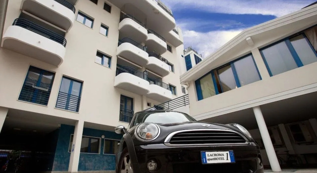 Aparthotel Lacroma