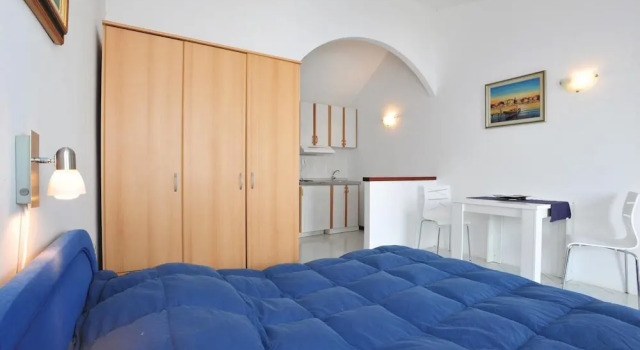 Awesome Home in Lokva Rogoznica With Wifi and 4 Bedrooms, Rezerwuj Hotel Hotele w Split-Dalmatia County z parkingiem, Parking