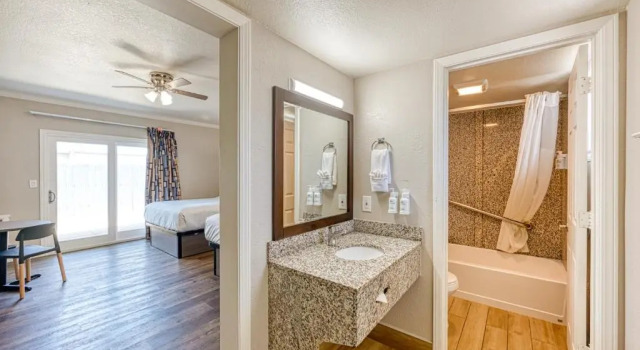 Четырёхместный номер Standard Harbor House Inn