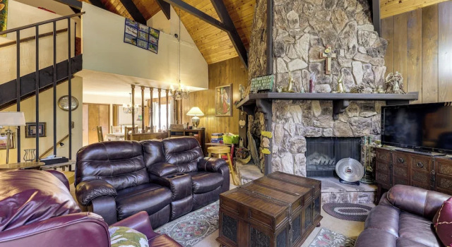 Walk to Lake Arrowhead! All-season Alpine Escape