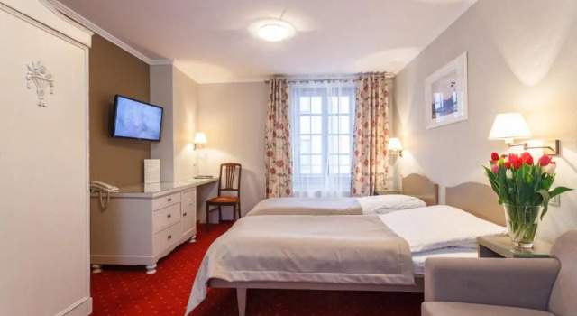 Hotel Czarna Róża, Забронировать Отель Отели Торуни с завтраком, рядом с Костел Благословенной Девы Марии, Завтраки