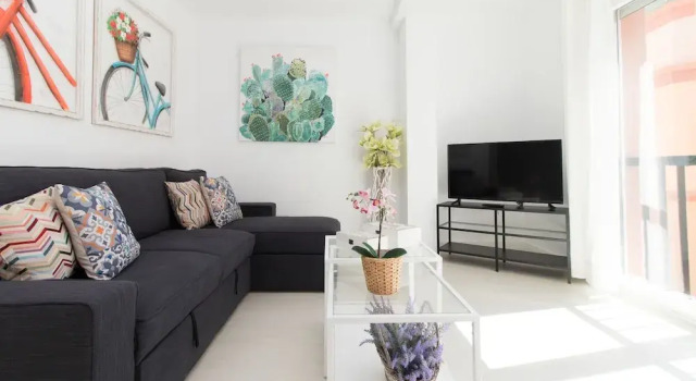 Bright Apartment Close to Beach and Town, Забронировать Апартаменты/квартира Малага Коста-дель-Соль, рядом с Музей Кармен Тиссен