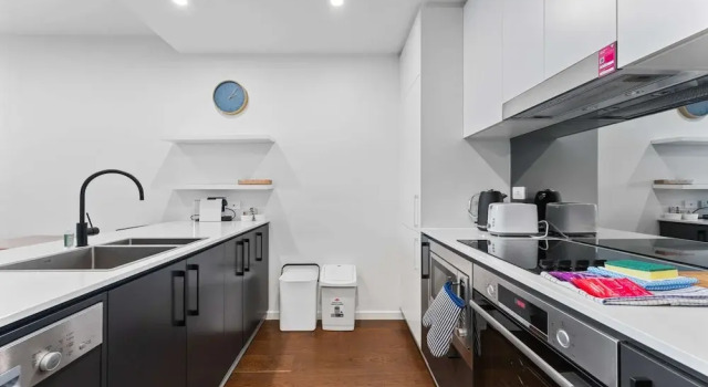 Апартаменты Perfect Location 1-bed With Balcony, BBQ & Parking
