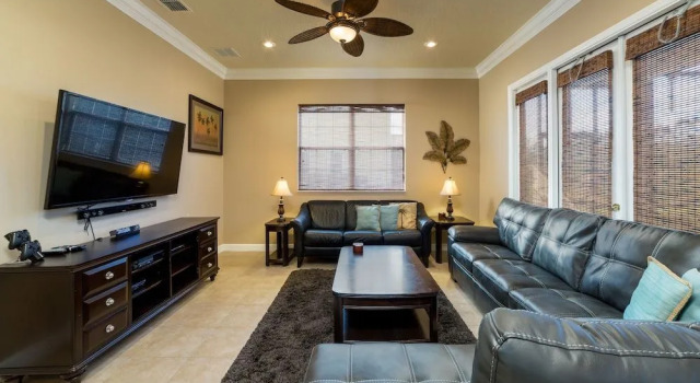 Paradise Landing 4 Bed 4 Bath Home Pool Home by RedAwning, Book Hotel Hoteller i Four Corners med pool, Swimmingpool