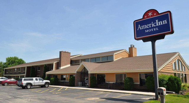 Четырёхместный номер Standard AmericInn by Wyndham Plymouth