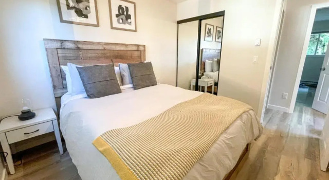 Cedar Creek Cottage 3BR - Welcome to your Oasis Steps from the Beach, Забронировать Дом для отпуска Коттеджи Сешелт, Коттедж