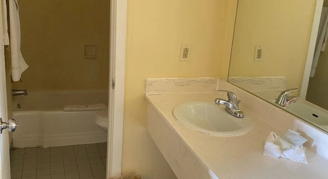 Четырёхместный номер Standard Red Carpet Inn Allentown Hausman Road