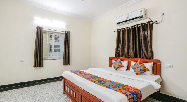 Номер Deluxe FabHotel Eminent Suites Banjara Hills - Nr LV Prasad Institute