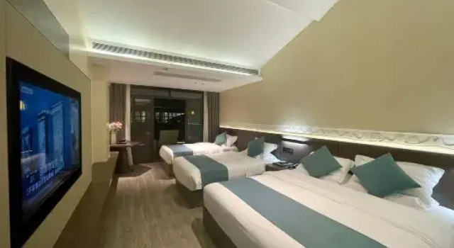 Кровать в общем номере с балконом Xinru Art·Smart Parent - child Light Luxury Resort Hotel (Yangshuo Ubud Town Shili Gallery)