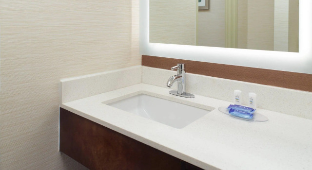Четырёхместный номер Standard Fairfield Inn & Suites Clarksville