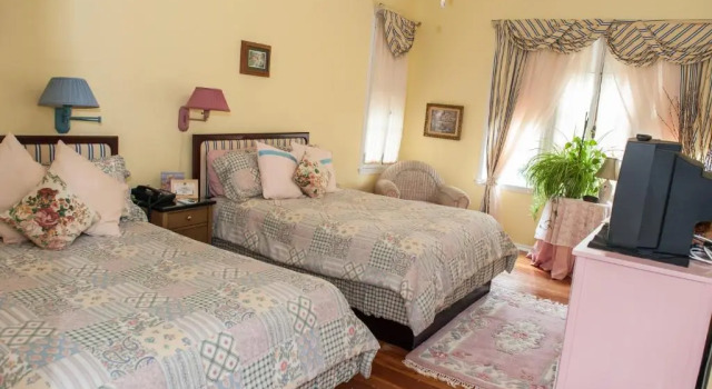 Четырёхместный номер Standard Cedars & Beeches Bed & Breakfast