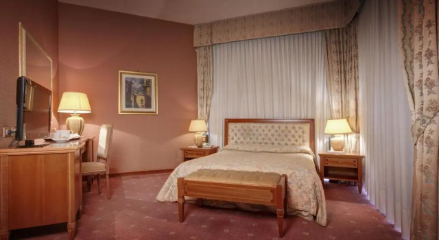 Полулюкс Borgo Palace Hotel