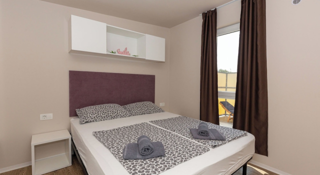 Mobile home Kastanjola, Забронировать Дом для отпуска Отели Биоград-на-Мору с парковкой, рядом с Частный Пляж «Кемп Сенди», Парковка