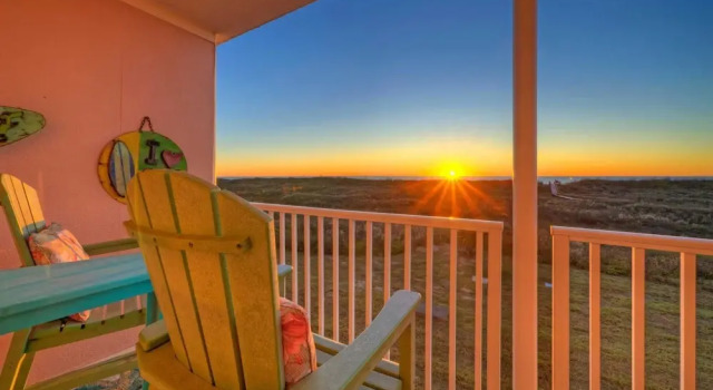 Коттедж Studio w/ Balcony, Pools & Direct Beach Access Seaside Blessing by Avantstay