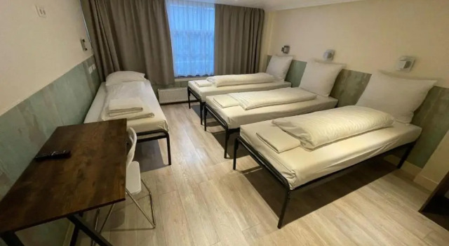Четырёхместный номер Standard Hotel Damrak Inn