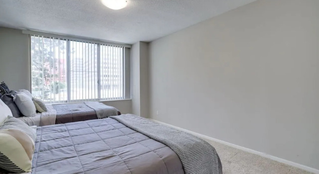 Amazing Br2 Bedroom Condo at Arlington, Забронировать Отель Отели Арлингтон с бассейном, рядом с Synetic Theater, Бассейн