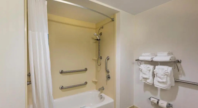 Номер Standard Hampton Inn Belmont at Montcross