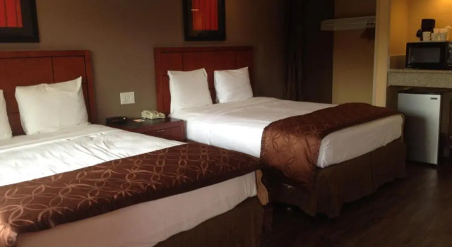 Четырёхместный номер Standard Om Park Inn and Suites El Cajon near San Diego
