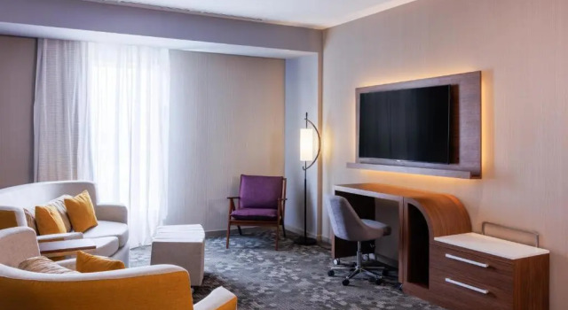 Четырёхместный люкс c 1 комнатой Courtyard by Marriott Mexicali