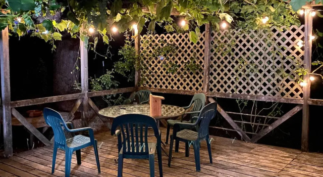 Коттедж Willow Creek Hideaway w/ Deck, 1 Mi to River!