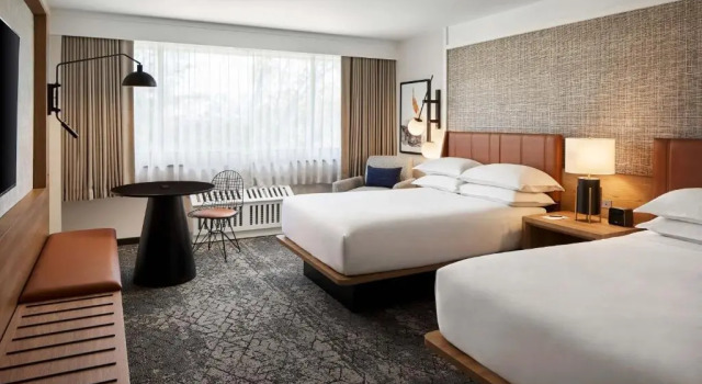Четырёхместный клубный номер Standard Sheraton Reston