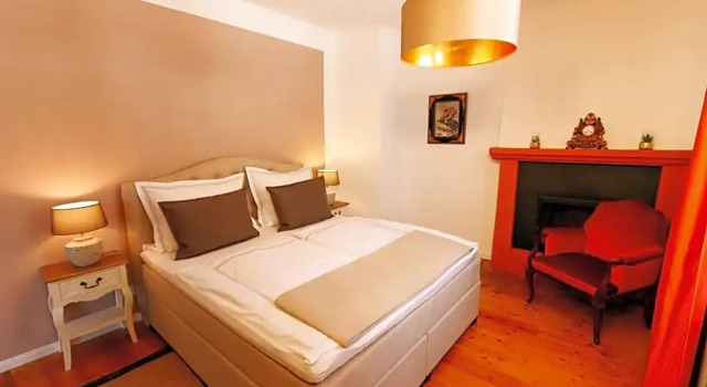 B&B Echternacher Hof, Забронировать Отель «постель и завтрак» Трабен-Трарбах Мозель - Германия
