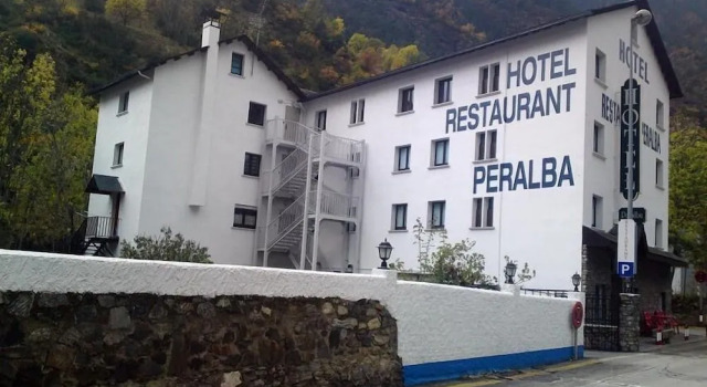 Hotel Peralba, Забронировать Отель Отели Сант-Жулиа-де-Лория с парковкой, Парковка