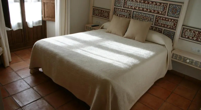 Hostal Santa María de Úbeda, Забронировать Хостел Убеда Хаэн, рядом с Дворец графов Гуадиана