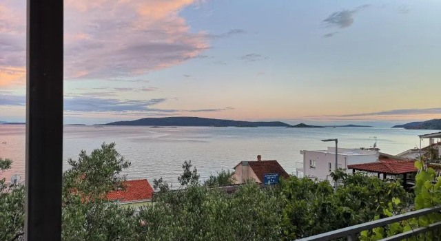 Коттедж Hugh luxury house with 3 big terrace and sea view