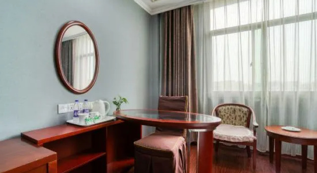 Люкс GreenTree Inn Shaoxing Zhuji Railway Station Wangyun West Road Hotel