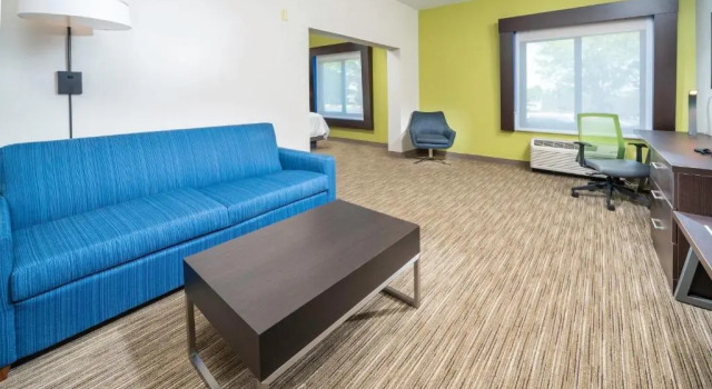Люкс Holiday Inn Express Clayton Southeast Raleigh by IHG